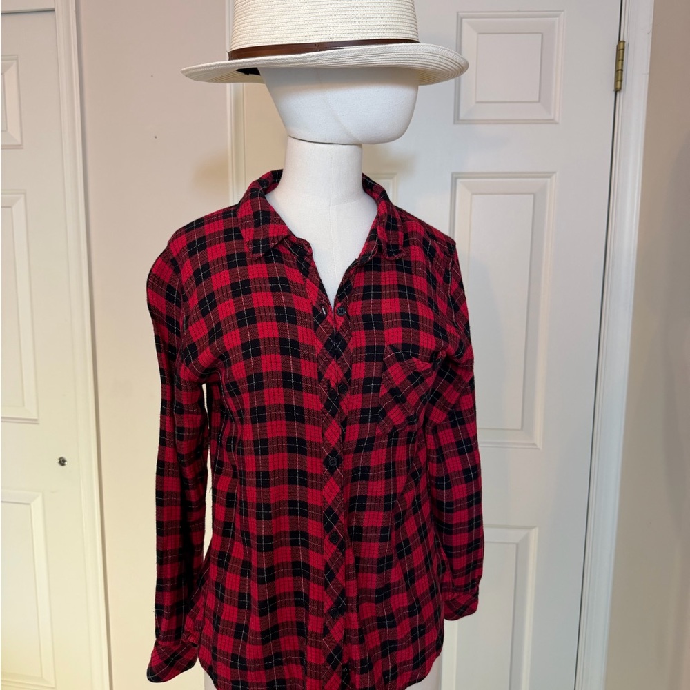 Rails Womens Red & Black Plaid Button-Down Shirt Size Small (hat not included)